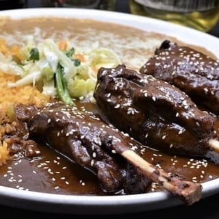 Pork Shanks en Mole